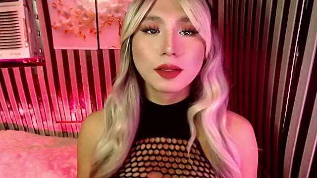 UrhotlucyTS online show from 04-30-26, 07:04