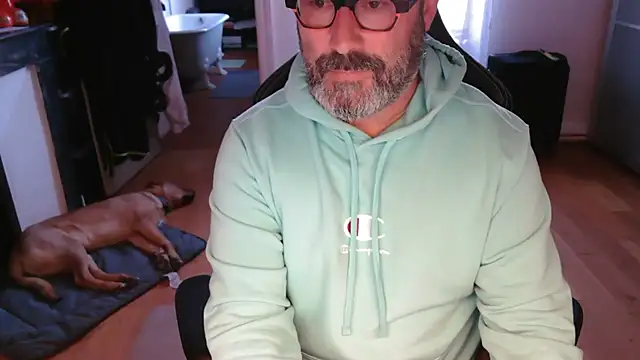 Snapshot of Hairyfred73 chatting on 10-10-25, 08:24 Hairyfred73 online show from 10-10-25, 08:24