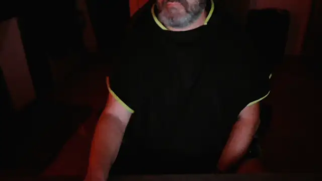 Snapshot of Hairyfred73 chatting on 10-13-25, 03:50 Hairyfred73 online show from 10-13-25, 03:50