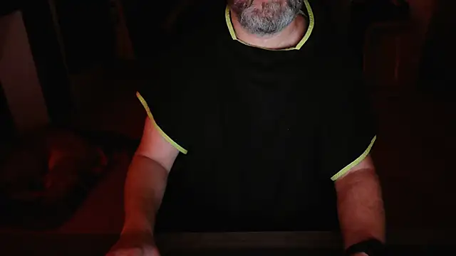 Snapshot of Hairyfred73 chatting on 10-14-25, 03:07 Hairyfred73 online show from 10-14-25, 03:07