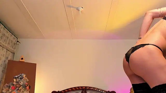 Snapshot of nonbinaryangel chatting on 05-21-26, 02:18 nonbinaryangel online show from 05-21-26, 02:18
