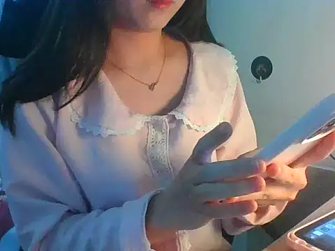 Snapshot of Linzly chatting on 11-21-25, 05:00 Linzly online show from 11-21-25, 05:00