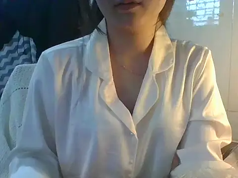 Snapshot of Linzly chatting on 12-18-25, 03:12 Linzly online show from 12-18-25, 03:12