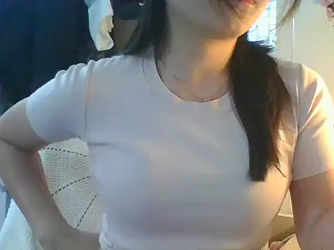 Snapshot of Linzly chatting on 12-19-25, 02:51 Linzly online show from 12-19-25, 02:51