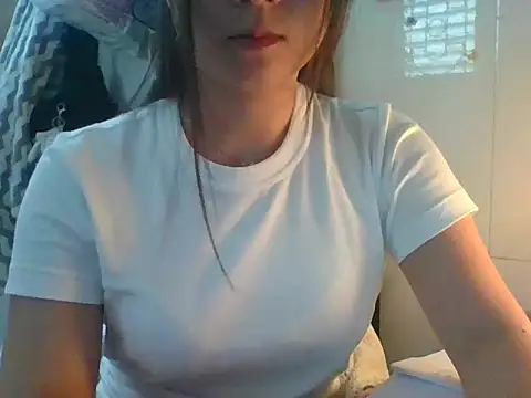 Snapshot of Linzly chatting on 03-27-26, 02:06 Linzly online show from 03-27-26, 02:06