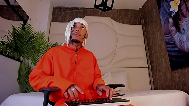 Snapshot of Thiagoferreti chatting on 10-31-25, 07:59 Thiagoferreti online show from 10-31-25, 07:59