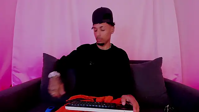 Snapshot of Thiagoferreti chatting on 11-13-25, 07:57 Thiagoferreti online show from 11-13-25, 07:57