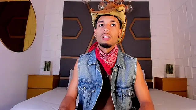 Snapshot of Thiagoferreti chatting on 11-18-25, 07:29 Thiagoferreti online show from 11-18-25, 07:29