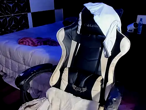 Snapshot of AsianHotBODYY chatting on 09-09-25, 01:10 AsianHotBODYY online show from 09-09-25, 01:10