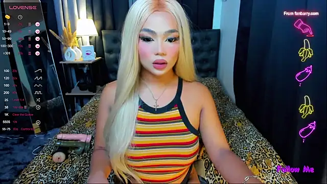 Snapshot of ScarletgraysonX chatting on 09-24-25, 04:49 ScarletgraysonX online show from 09-24-25, 04:49