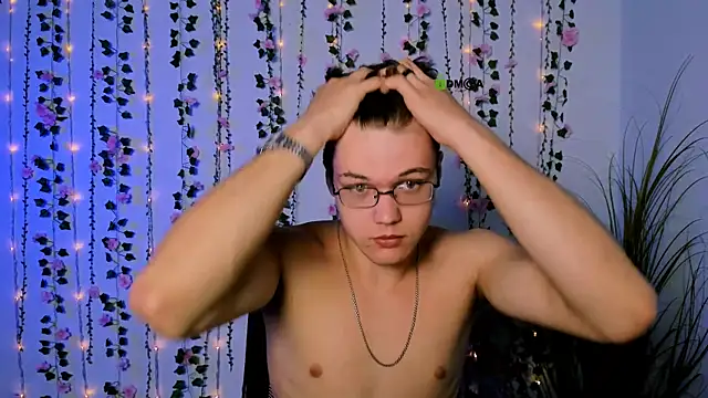 lucas long  online show from 09-17-25, 05:20