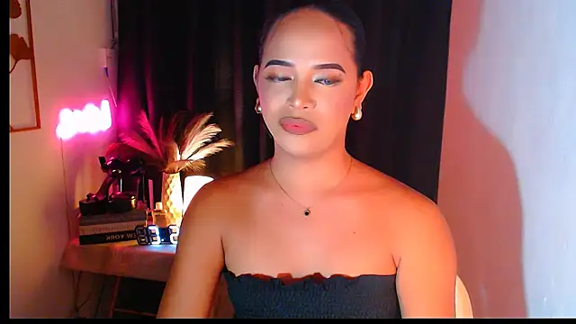 Lorainnelustts online show from 11-27-25, 01:13