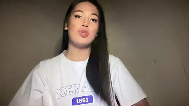 Snapshot of fallon_empress143 chatting on 09-29-25, 04:28 fallon empress143 online show from 09-29-25, 04:28