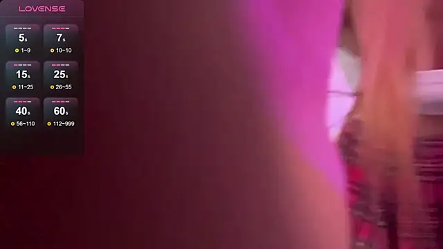 Snapshot of sof1a_blondie chatting on 09-14-25, 12:59 sof1a blondie online show from 09-14-25, 12:59