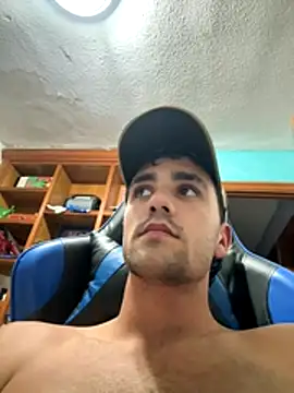 aavrdvh33 online show from 10-30-25, 07:36