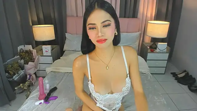 Snapshot of YlianaGivenchy chatting on 05-26-26, 03:19 YlianaGivenchy online show from 05-26-26, 03:19