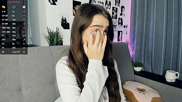 lovelyalivia online show from 10-19-25, 09:32