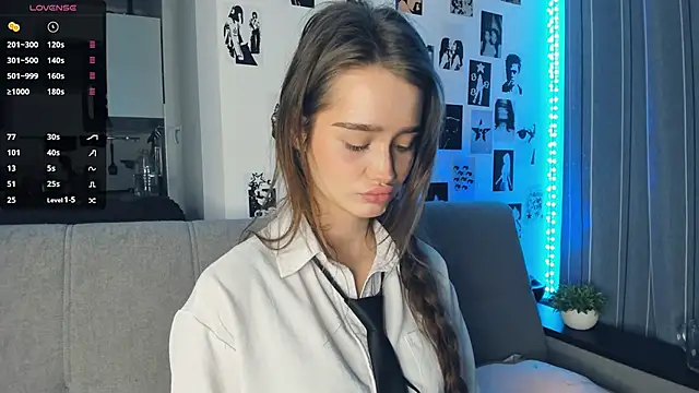 lovelyalivia online show from 11-12-25, 09:32