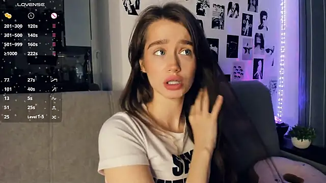 lovelyalivia online show from 12-22-25, 09:06