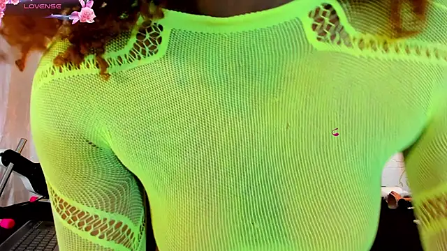 Snapshot of NAOMY_COOPER chatting on 10-06-25, 08:50 NAOMY COOPER online show from 10-06-25, 08:50