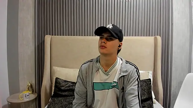 BenitoSaenz online show from 10-18-25, 03:42