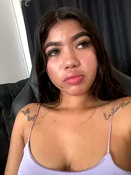 Snapshot of Luna_20x chatting on 11-23-25, 08:41 Luna 20x online show from 11-23-25, 08:41