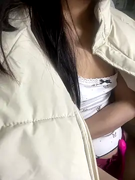 Mina048 online show from 12-22-25, 09:39