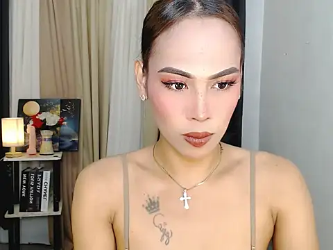 Savanna White online show from 11-30-25, 05:17