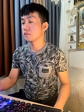 xshyboyx online show from 11-20-25, 02:01