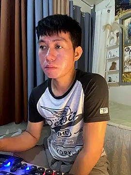 Snapshot of xshyboyx chatting on 01-07-26, 02:14 xshyboyx online show from 01-07-26, 02:14