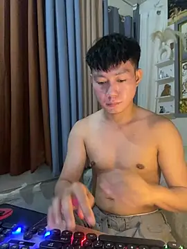 Snapshot of xshyboyx chatting on 01-13-26, 02:22 xshyboyx online show from 01-13-26, 02:22
