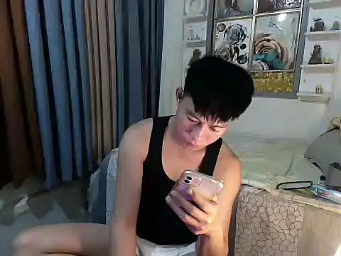 Snapshot of xshyboyx chatting on 01-15-26, 02:54 xshyboyx online show from 01-15-26, 02:54