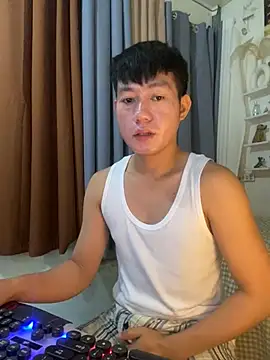 Snapshot of xshyboyx chatting on 02-06-26, 03:00 xshyboyx online show from 02-06-26, 03:00