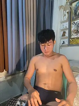 Snapshot of xshyboyx chatting on 02-14-26, 04:26 xshyboyx online show from 02-14-26, 04:26
