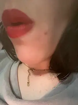 Snapshot of Mimisixo chatting on 05-10-26, 04:34 Mimisixo online show from 05-10-26, 04:34