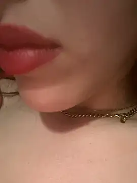 Snapshot of Mimisixo chatting on 05-16-26, 12:18 Mimisixo online show from 05-16-26, 12:18