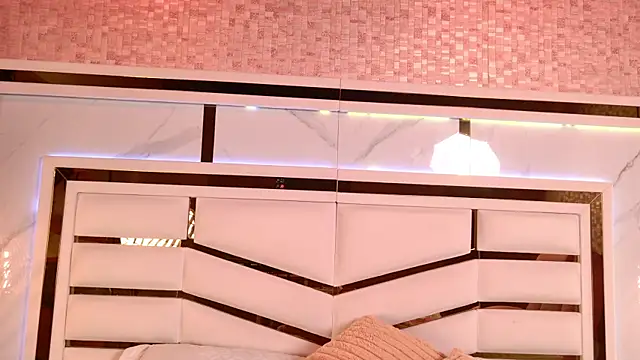 Snapshot of ambar_rosse25 chatting on 10-14-25, 11:33 ambar rosse25 online show from 10-14-25, 11:33