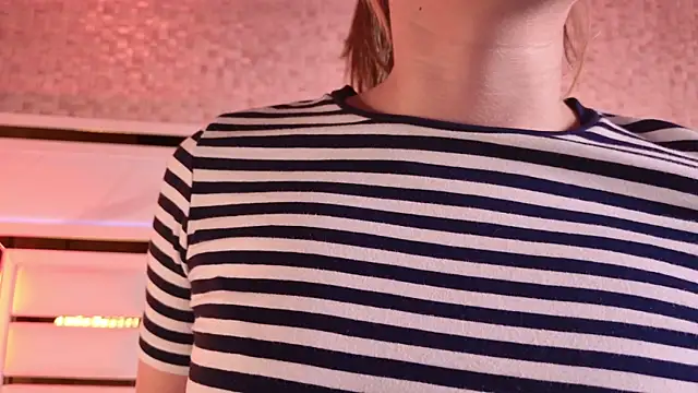 Snapshot of ambar_rosse25 chatting on 10-16-25, 11:33 ambar rosse25 online show from 10-16-25, 11:33