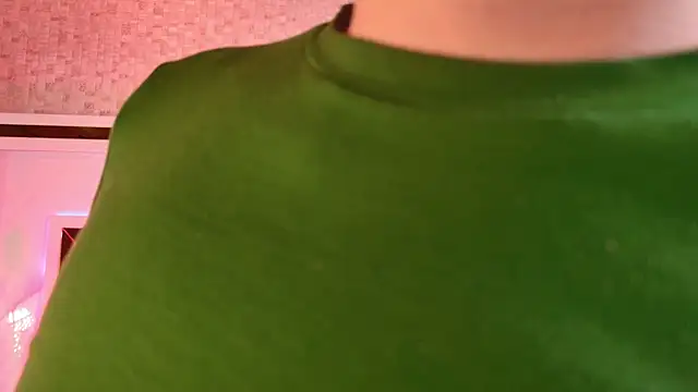 Snapshot of ambar_rosse25 chatting on 10-17-25, 11:35 ambar rosse25 online show from 10-17-25, 11:35