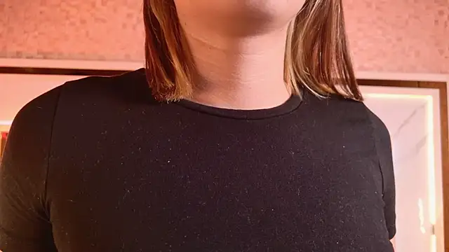 Snapshot of ambar_rosse25 chatting on 10-21-25, 11:33 ambar rosse25 online show from 10-21-25, 11:33