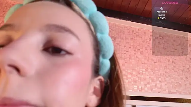 Snapshot of ambar_rosse25 chatting on 10-27-25, 11:36 ambar rosse25 online show from 10-27-25, 11:36