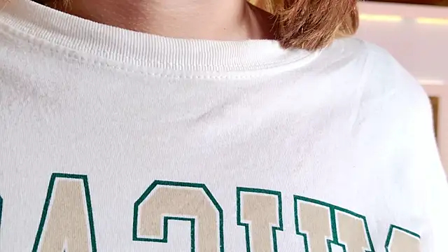 Snapshot of ambar_rosse25 chatting on 11-24-25, 11:32 ambar rosse25 online show from 11-24-25, 11:32