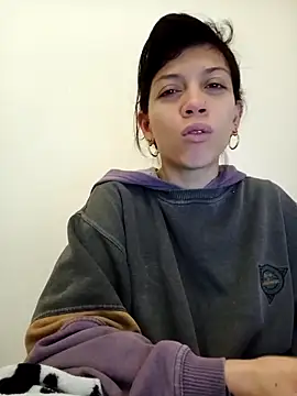 Paula Alameda online show from 10-27-25, 11:36