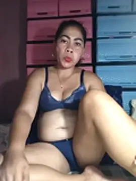 Snapshot of sexybitch_02 chatting on 04-29-26, 12:42 sexybitch 02 online show from 04-29-26, 12:42