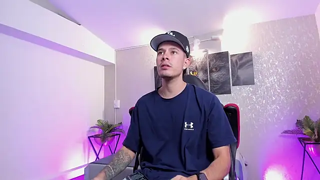 Snapshot of nils_saint chatting on 10-18-25, 03:42 nils saint online show from 10-18-25, 03:42