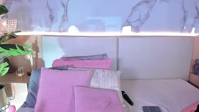 ValSmith  online show from 04-23-26, 03:41