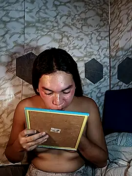 Snapshot of youryummybaby chatting on 09-22-25, 07:32 youryummybaby online show from 09-22-25, 07:32