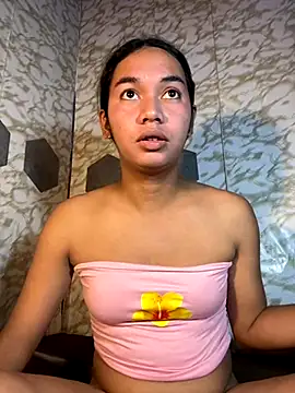 Snapshot of youryummybaby chatting on 11-10-25, 08:13 youryummybaby online show from 11-10-25, 08:13