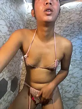 Snapshot of youryummybaby chatting on 12-04-25, 04:44 youryummybaby online show from 12-04-25, 04:44