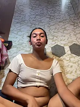 Snapshot of youryummybaby chatting on 12-14-25, 08:30 youryummybaby online show from 12-14-25, 08:30